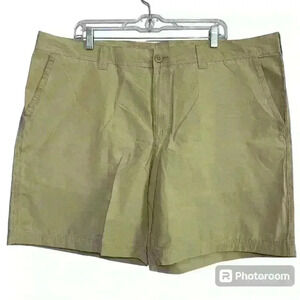 Columbia Flat Front Khaki Men’s Shorts. Size 42